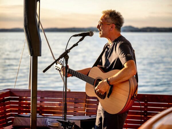 Sonnenuntergang, See und ein altes Dampfschiff. Live auf der Hohentwiel zu spielen – das war schon…